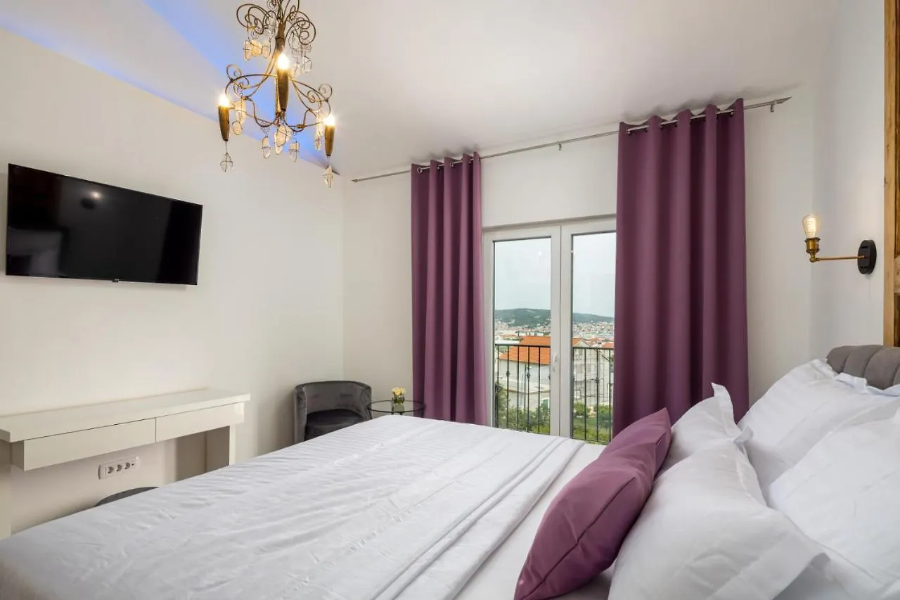 Villa West 0*, Trogir