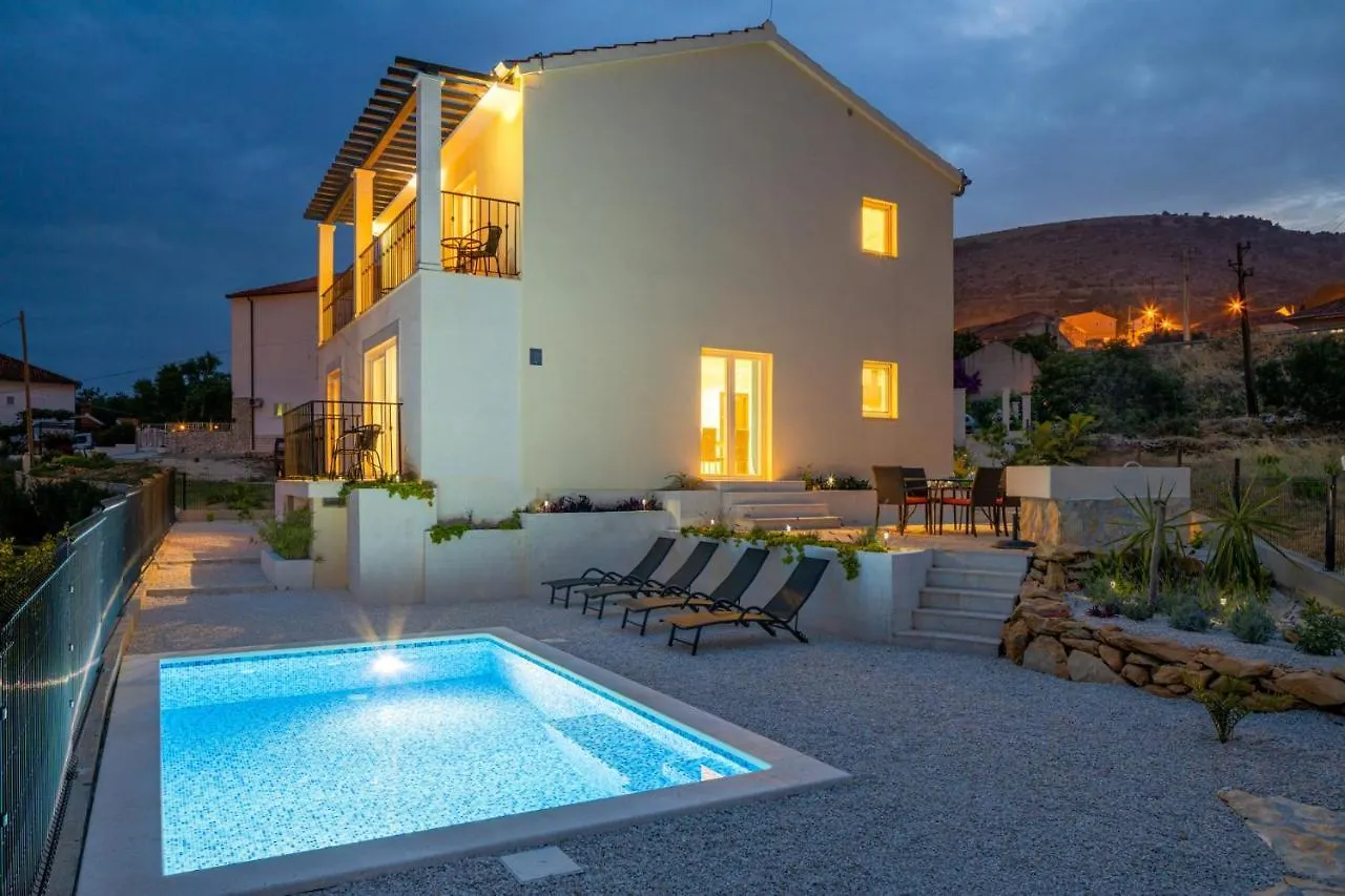 Villa West