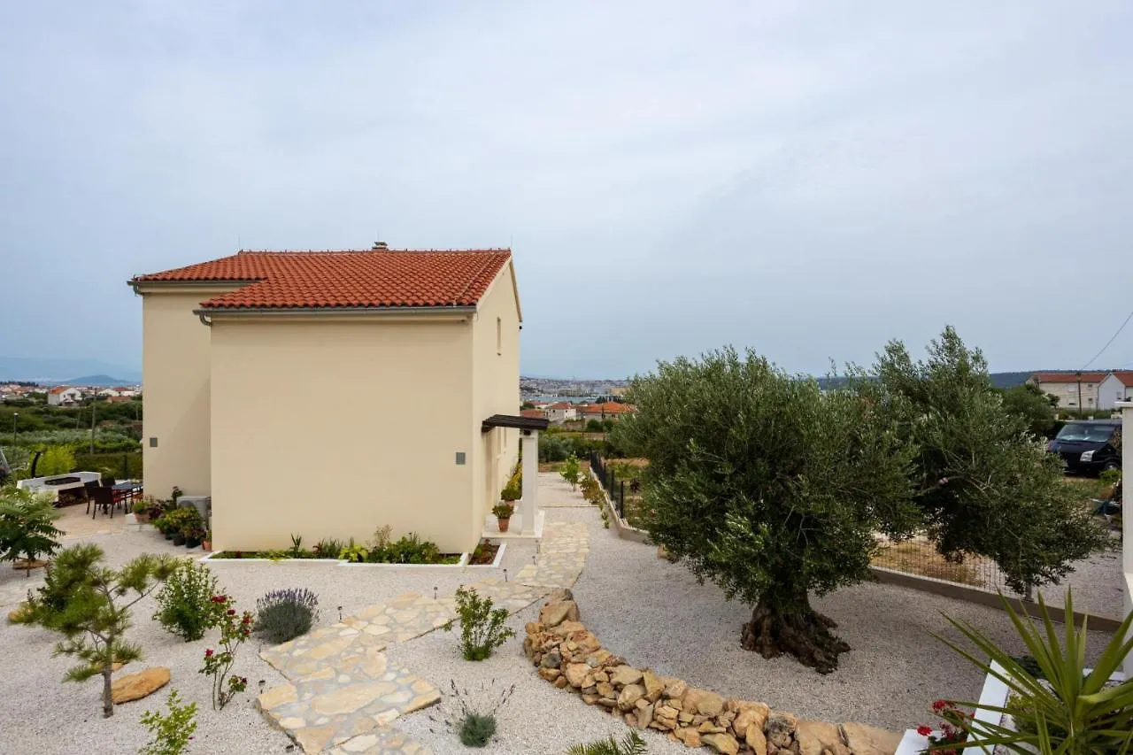 Villa West