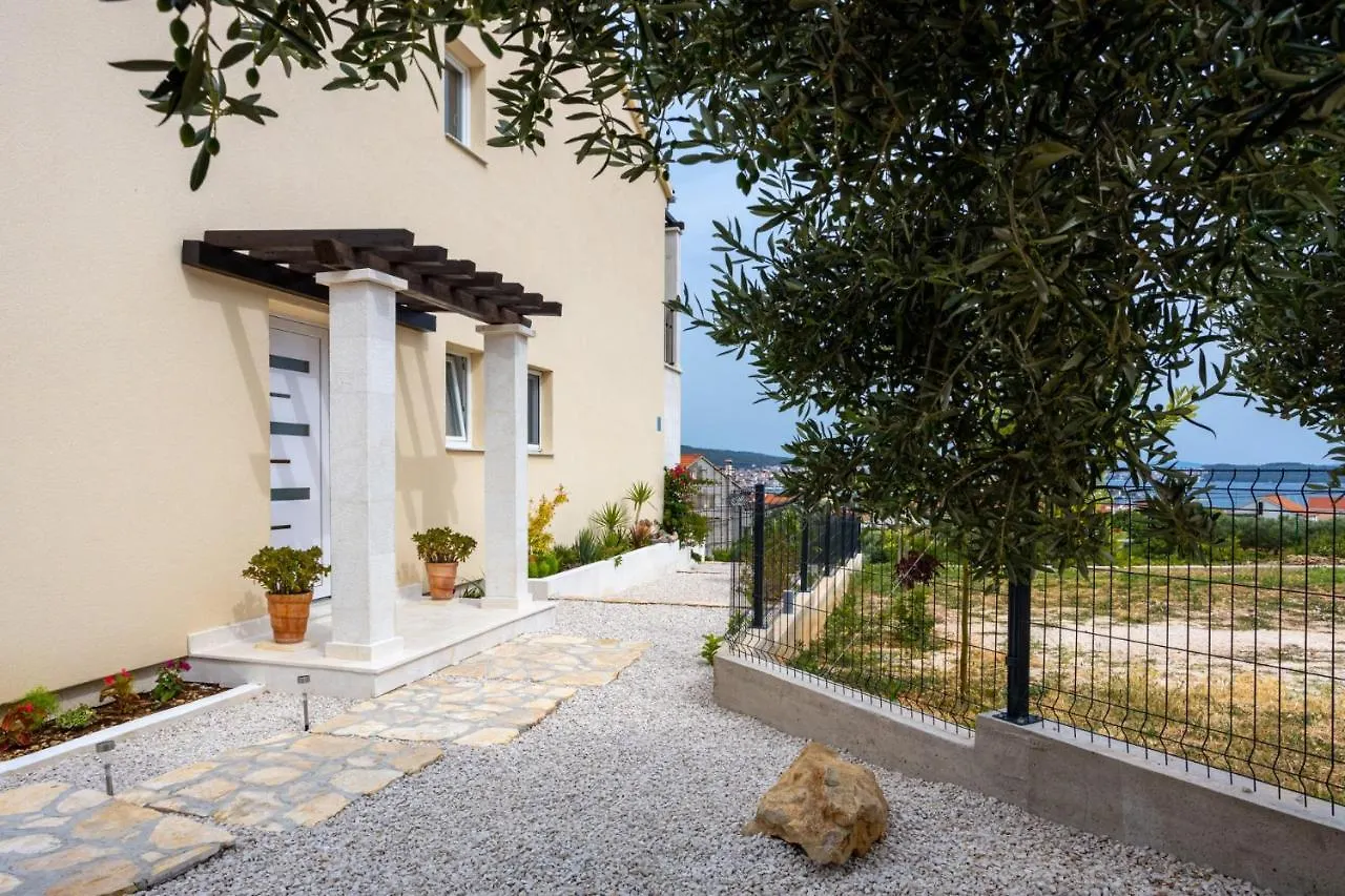 Villa West 0*, Trogir